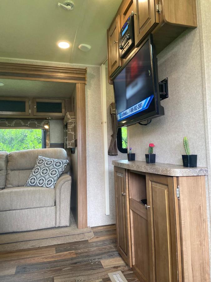 Cozy Camper - Free Parking Campsite Miami