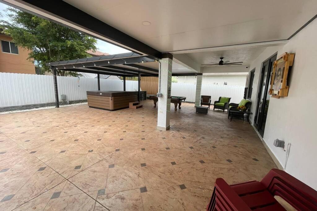 Yenya Villa