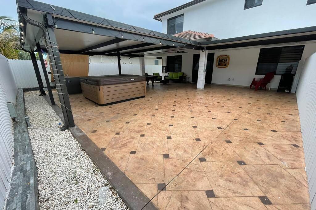 Yenya Villa Miami