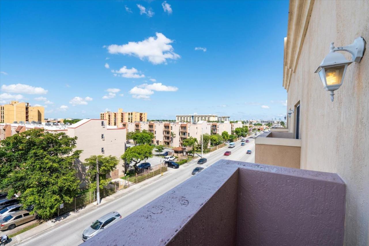 Apartment 2/2 1/2 10 Mins To Airport 421 Miami