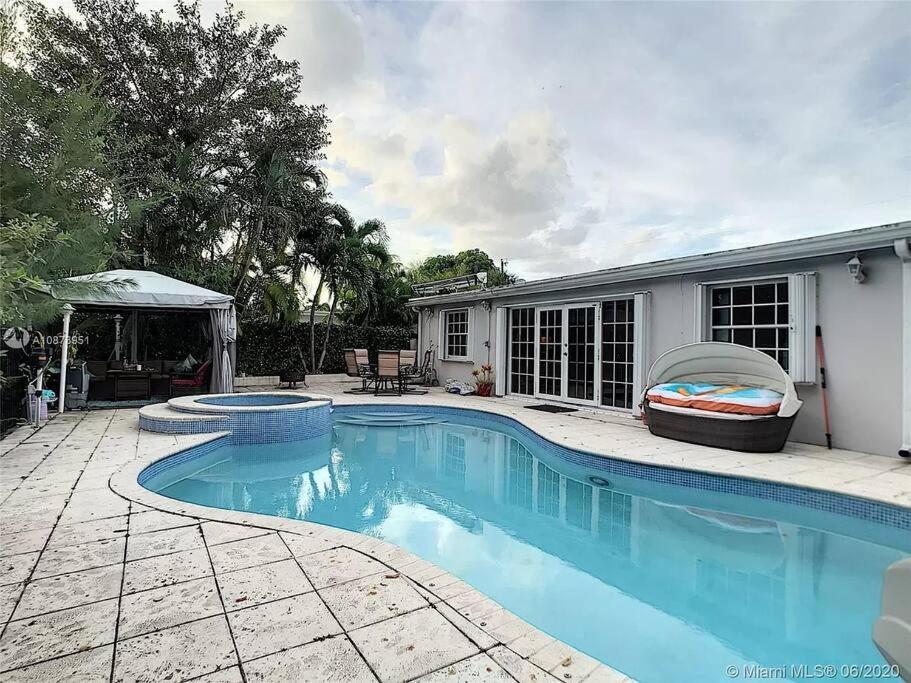 Villa Pool House Miami