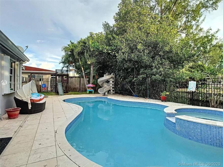 Pool House Villa