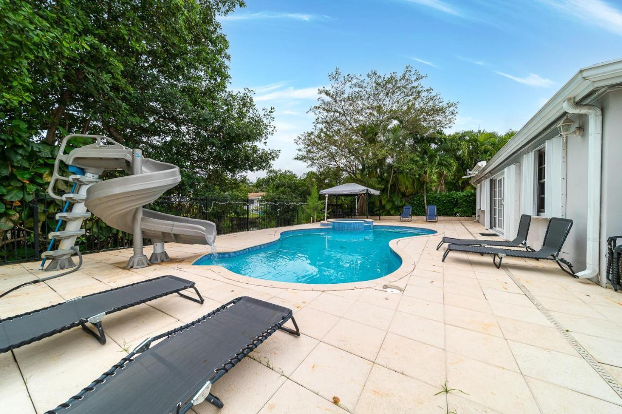 Pool House Villa *