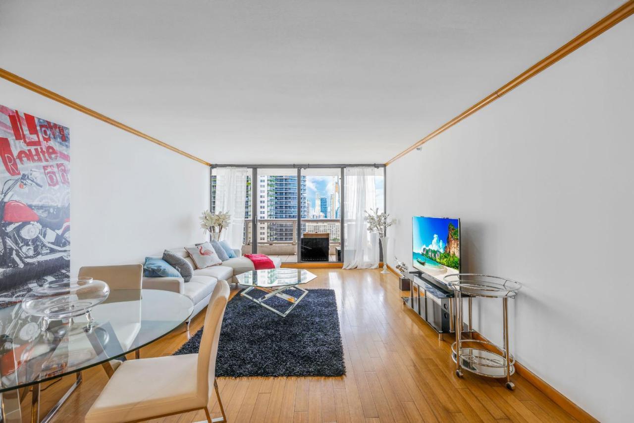 Apartment Stunning Balcony Views 4 Bedroom *