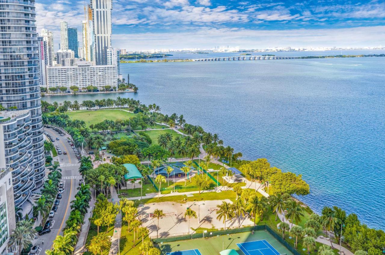Apartment Stunning Balcony Views 4 Bedroom *