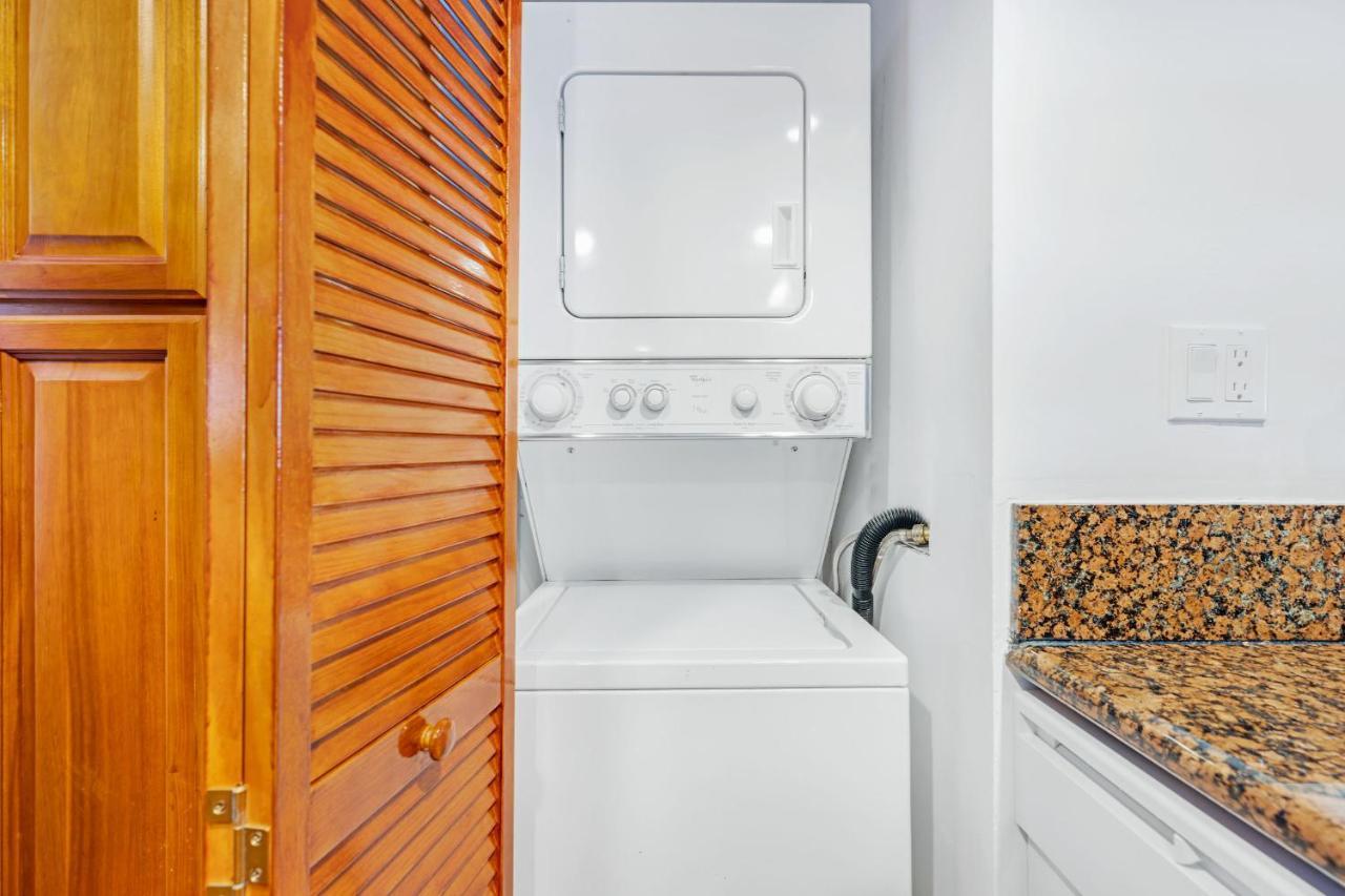 Stunning Balcony Views 4 Bedroom * Miami