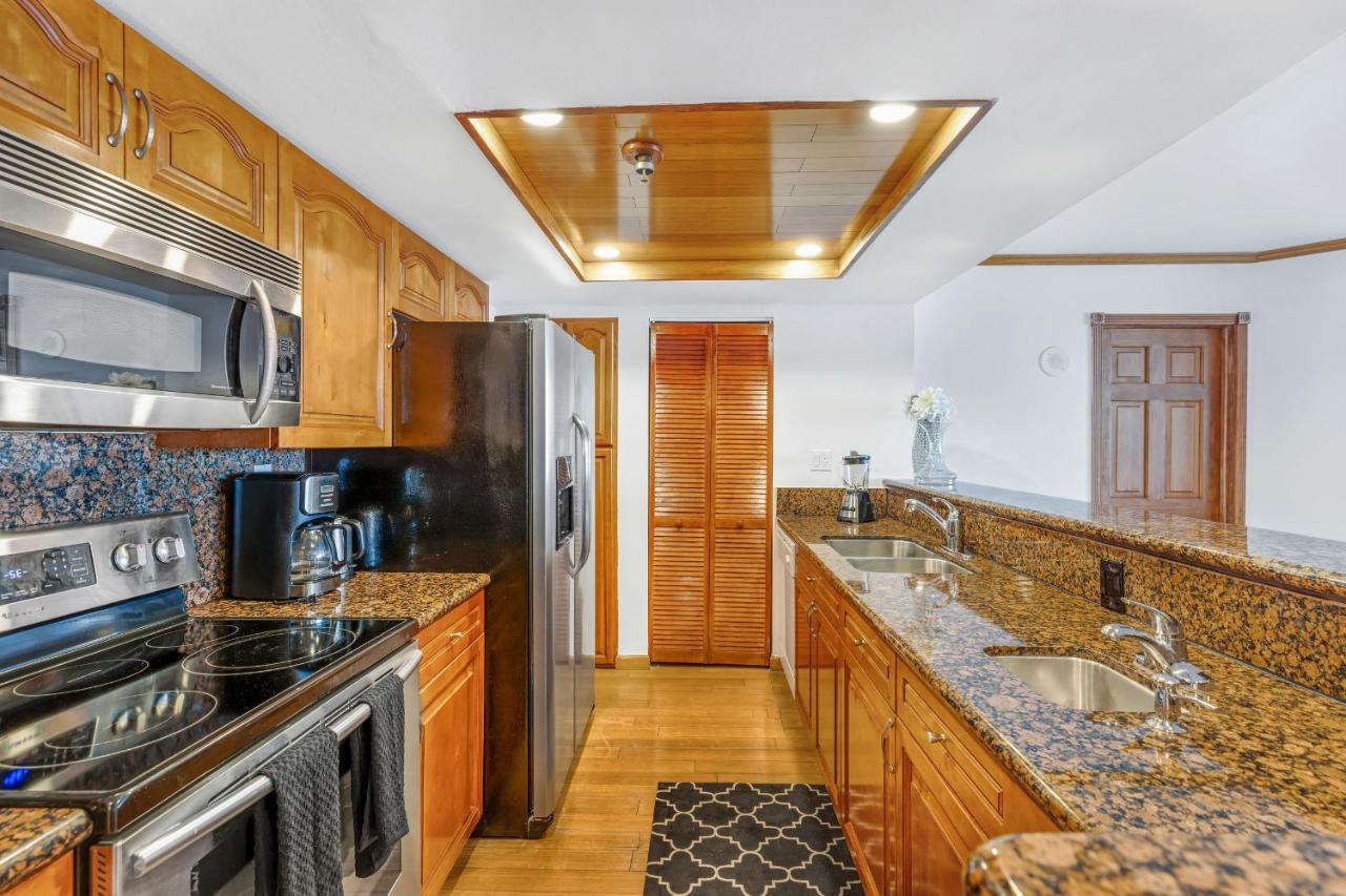 Stunning Balcony Views 4 Bedroom Miami