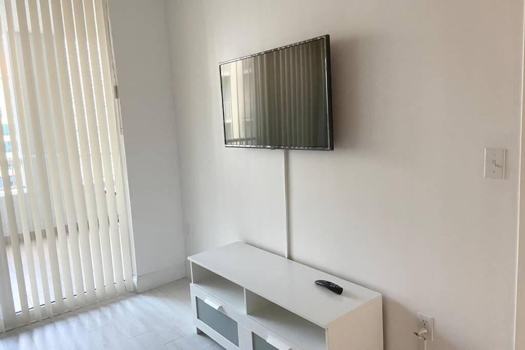 Apartment Comfortable 2 Bedroom At Brickell , Free Parking *