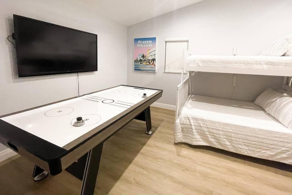 5br! Pool, Air Hockey, Playground, Gazebo, Bbq, Sleeps 16 Villa