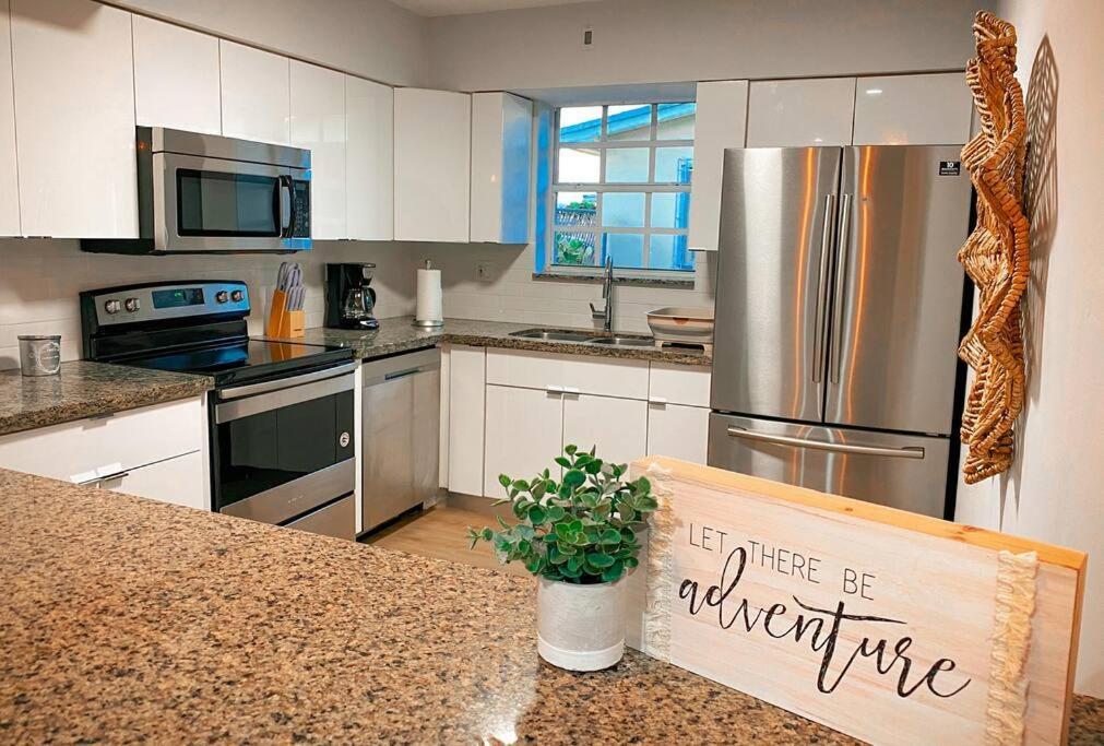 5br! Pool, Air Hockey, Playground, Gazebo, Bbq, Sleeps 16 Villa