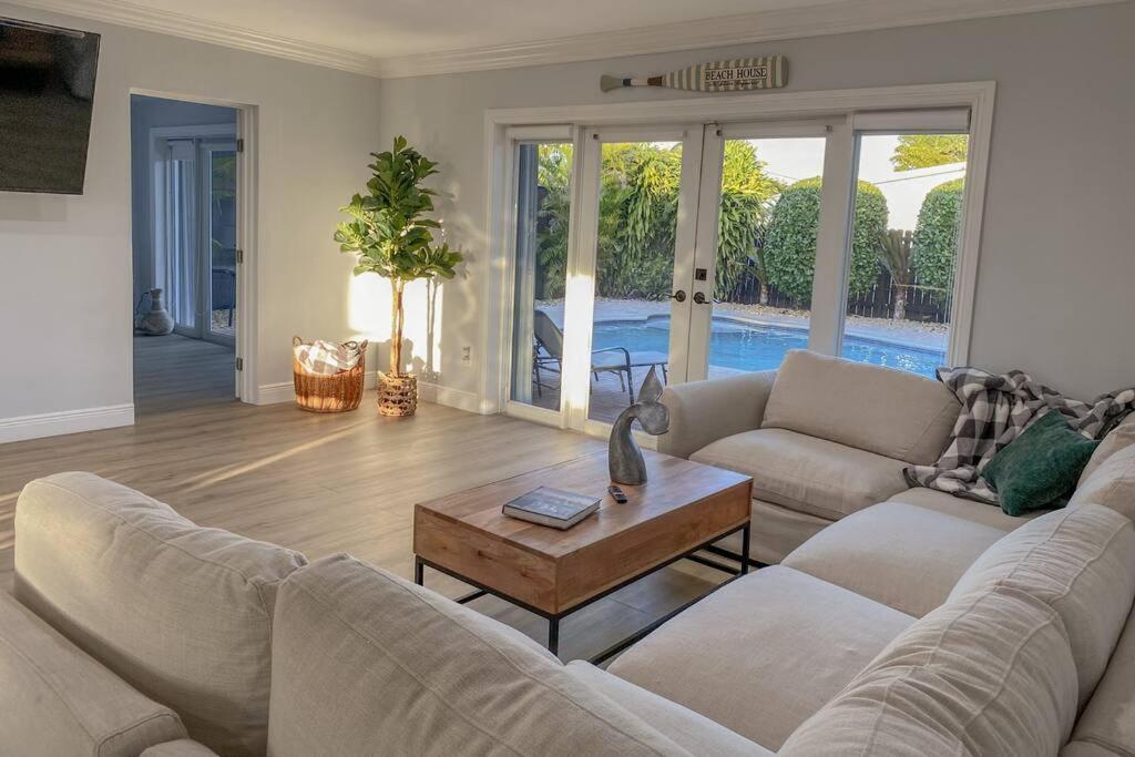 Villa 5br! Pool, Air Hockey, Playground, Gazebo, Bbq, Sleeps 16 Miami