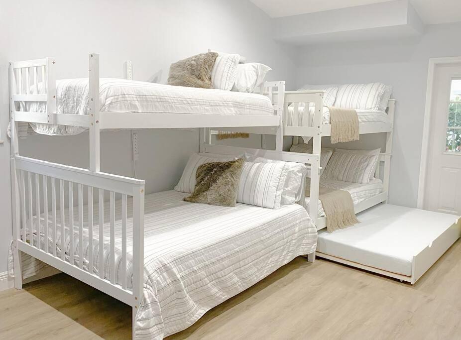5br! Pool, Air Hockey, Playground, Gazebo, Bbq, Sleeps 16 *