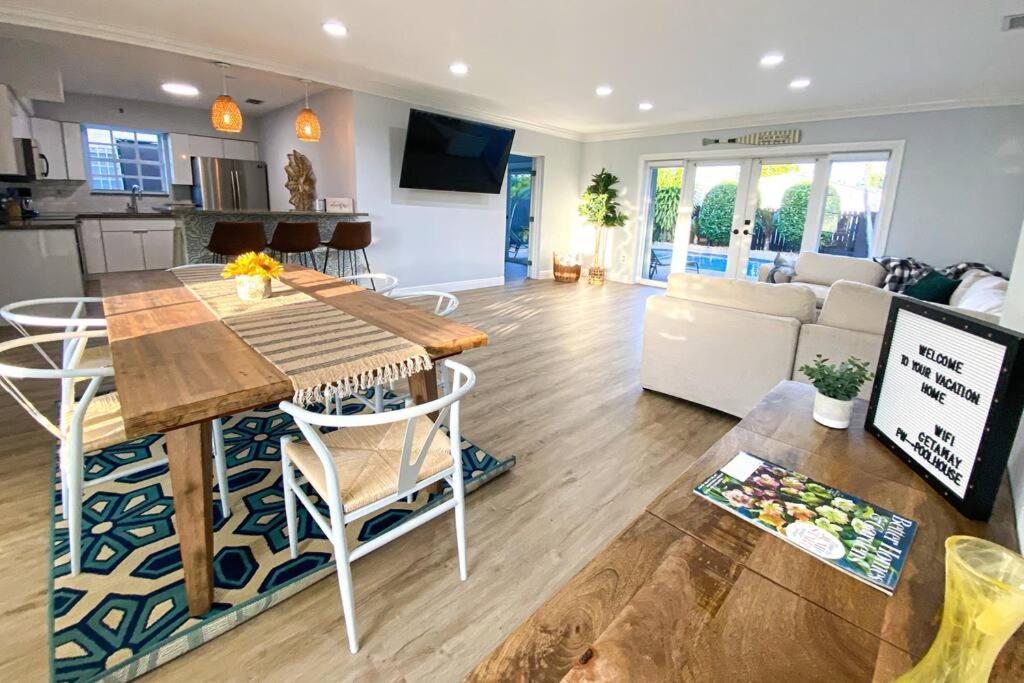 5br! Pool, Air Hockey, Playground, Gazebo, Bbq, Sleeps 16