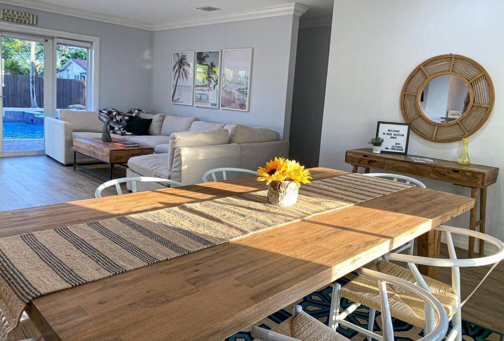Villa 5br! Pool, Air Hockey, Playground, Gazebo, Bbq, Sleeps 16 Miami