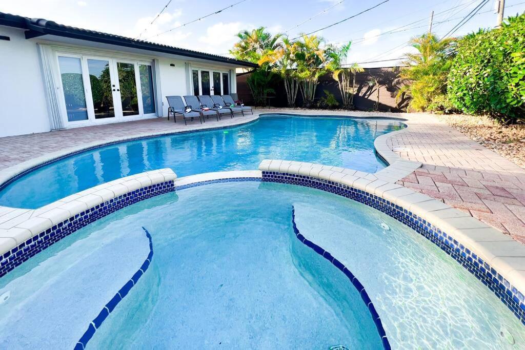 5br! Pool, Air Hockey, Playground, Gazebo, Bbq, Sleeps 16 Miami