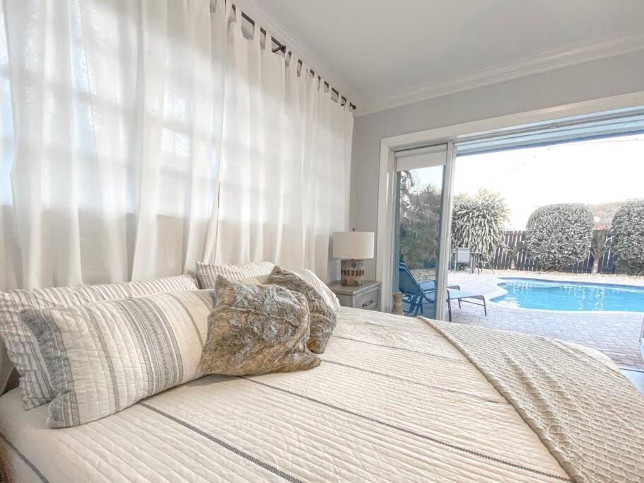 Villa 5br! Pool, Air Hockey, Playground, Gazebo, Bbq, Sleeps 16 Miami