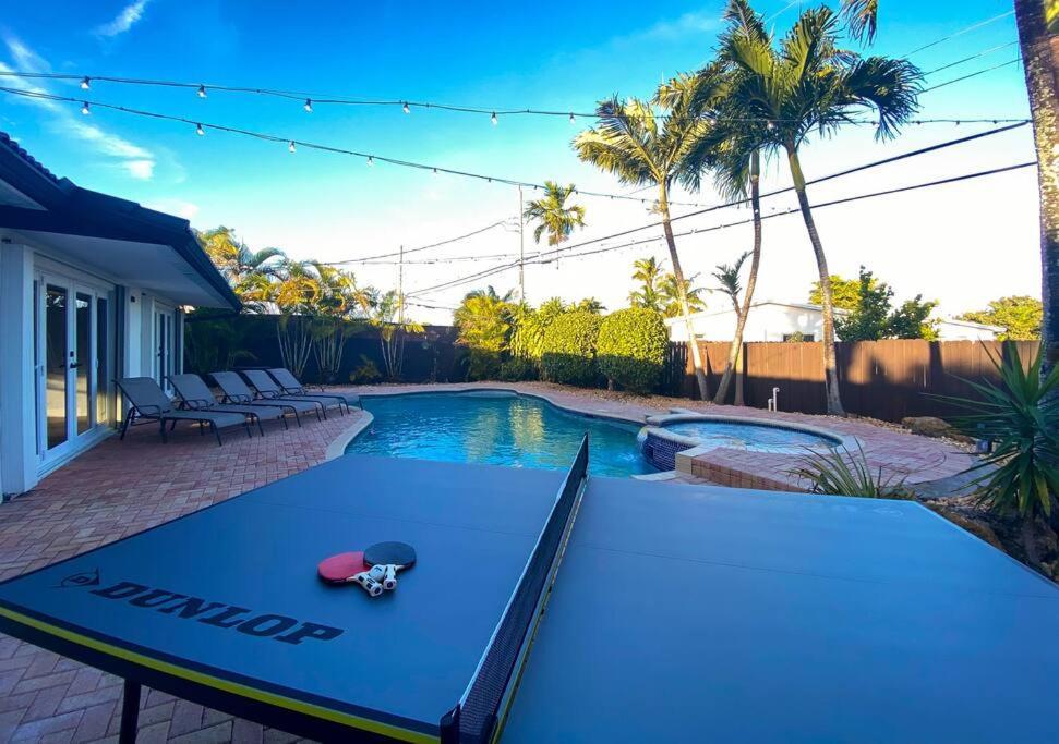 Villa 5br! Pool, Air Hockey, Playground, Gazebo, Bbq, Sleeps 16 *