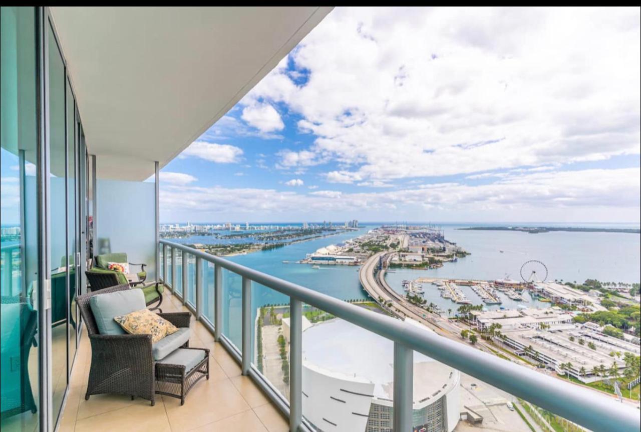 Highrise With The Best Location Apartment *