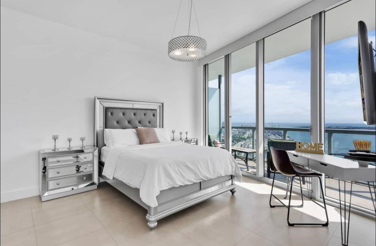Highrise With The Best Location Apartment *