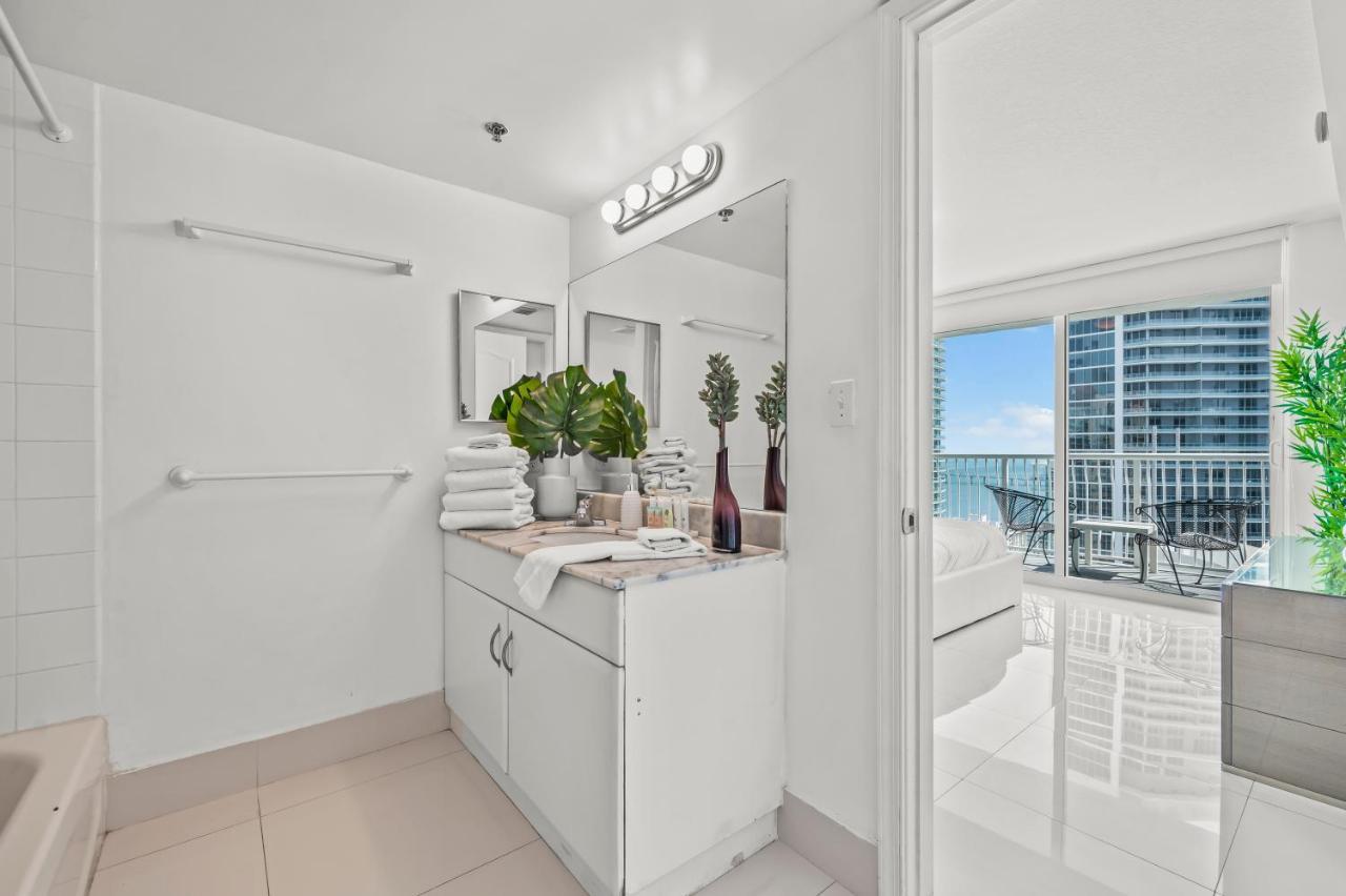 Luxurious With Parking In Brickell Miami