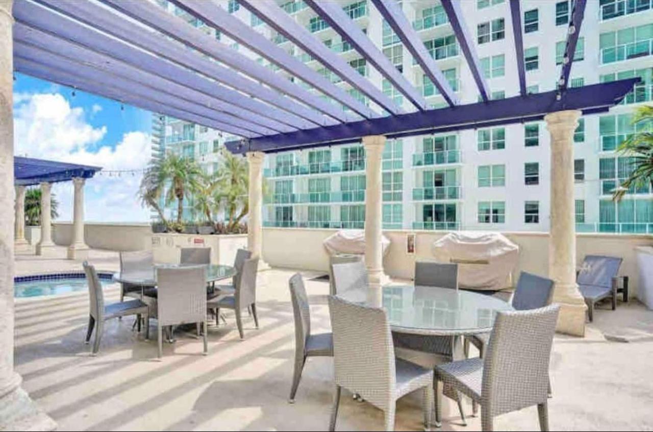 Luxurious With Parking In Brickell Apartment *