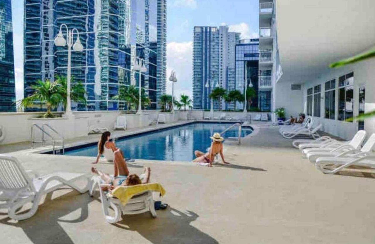 Luxurious With Parking In Brickell Miami