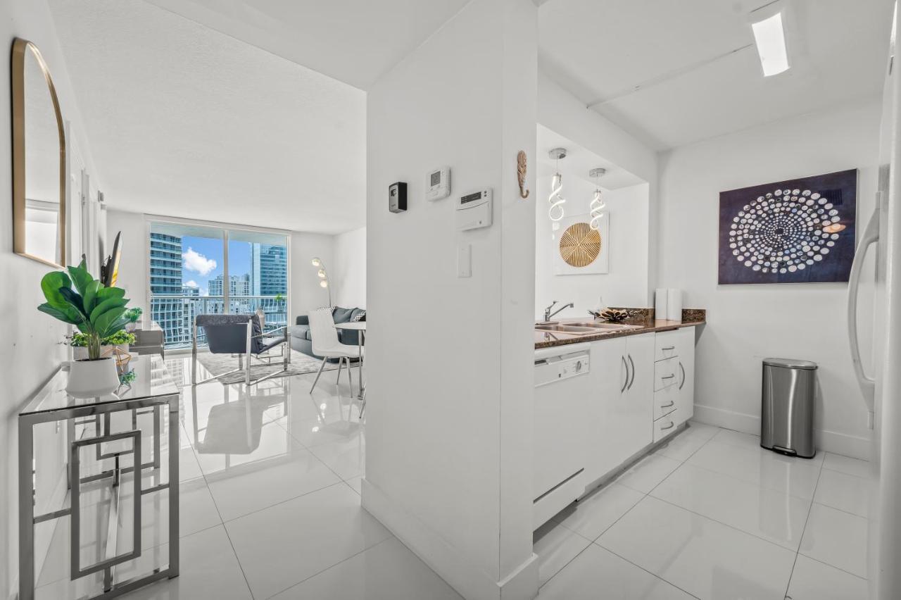 Luxurious With Parking In Brickell Miami