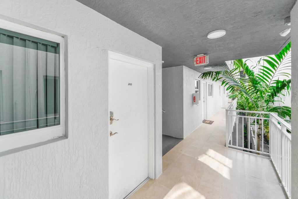 Splendid Location Apt Close To Brickell & Marlins Park Apartment