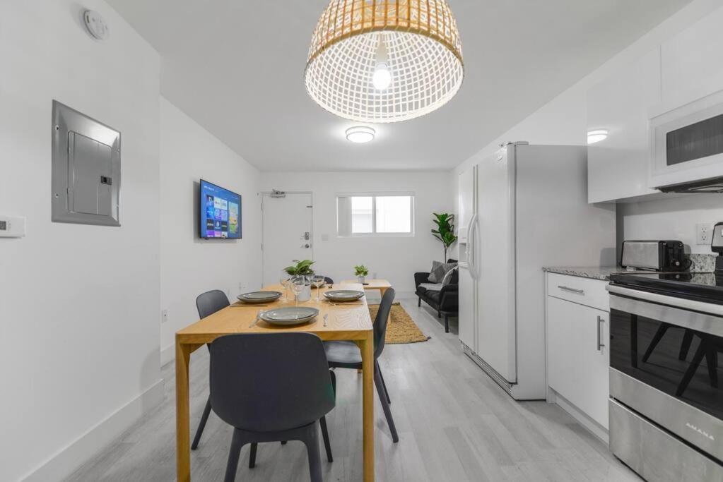 Splendid Location Apt Close To Brickell & Marlins Park *
