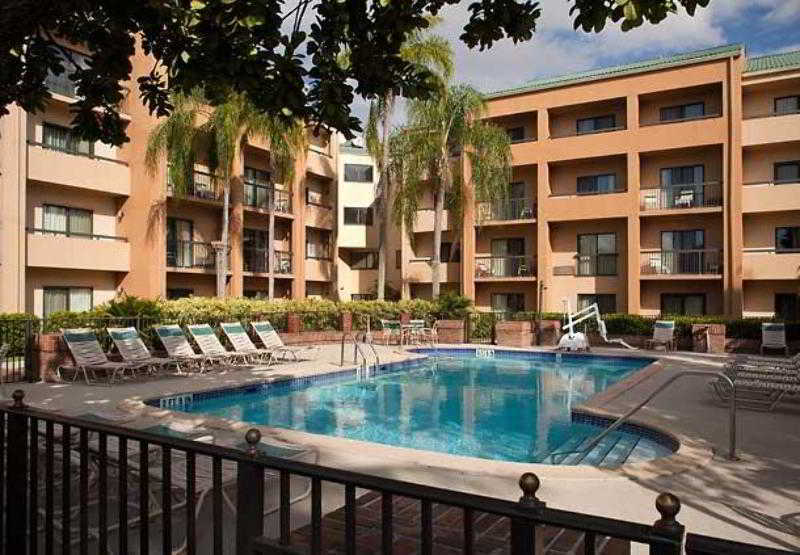 Hotel Courtyard Airport West Doral