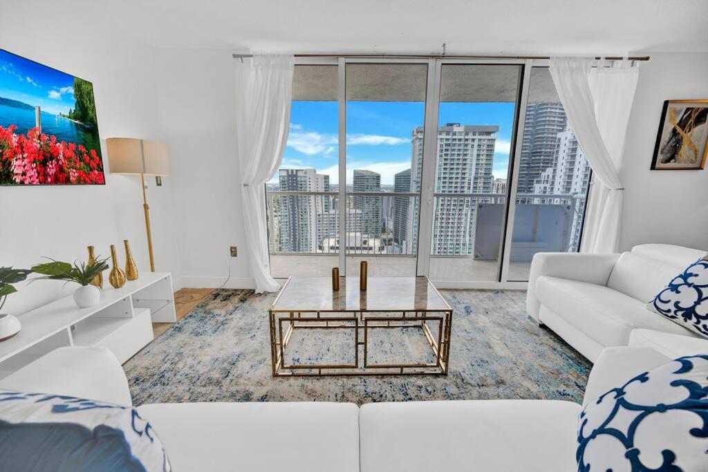 40th Floor Priceless Unit Location Apartment *