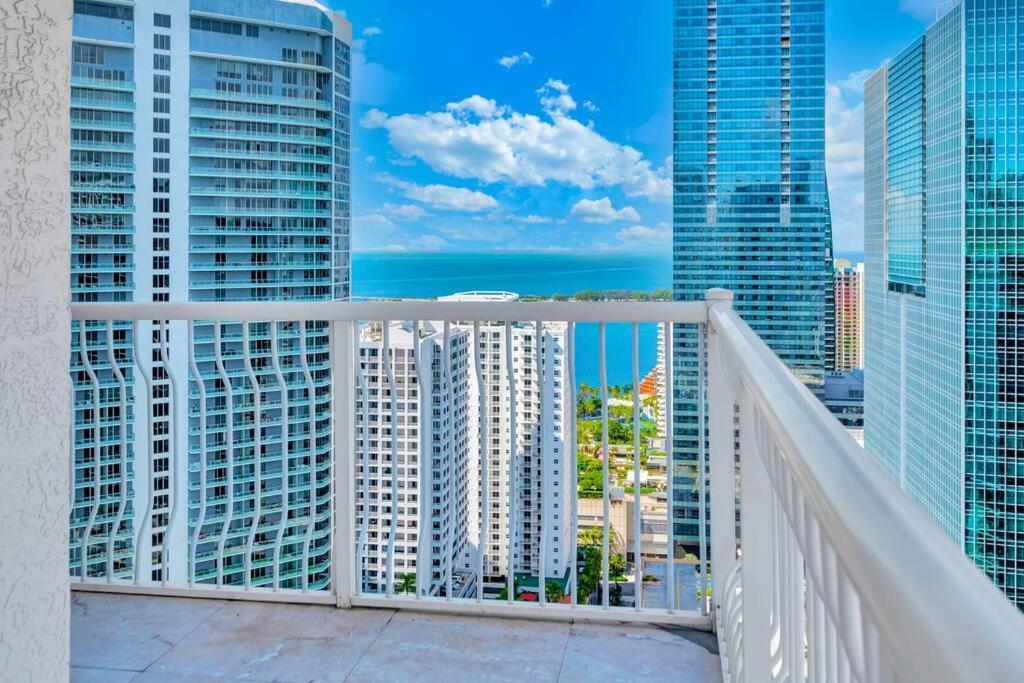 40th Floor Priceless Unit Location Apartment