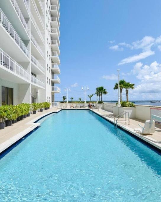 Apartment 40th Floor Priceless Unit Location *