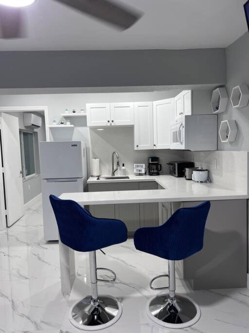 Apartment Blue Eyes