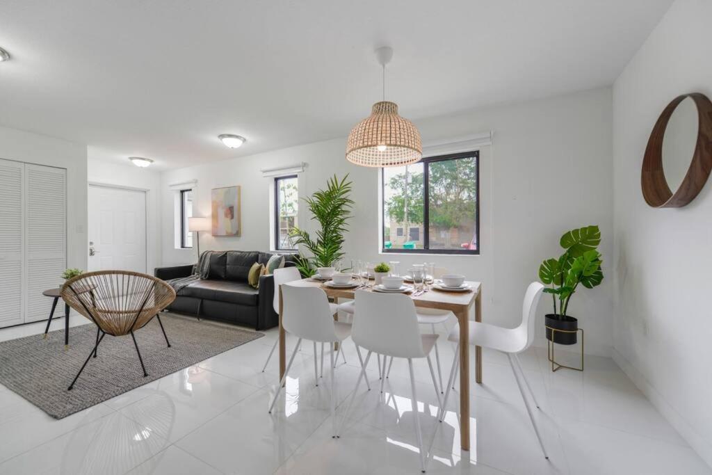 Wonderful Brand New Duplex 3 Bedroom 2,5 Bathrooms With Parking * Miami