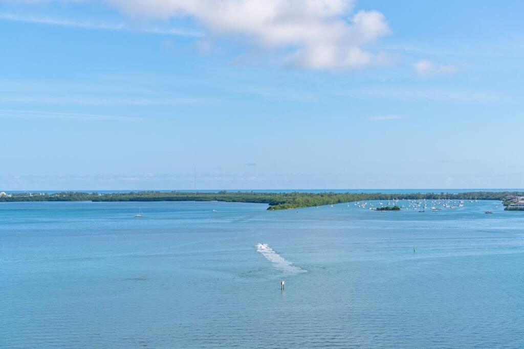 Gorgeous 2br In The Heart Of Brickell, Free Parking Apartment