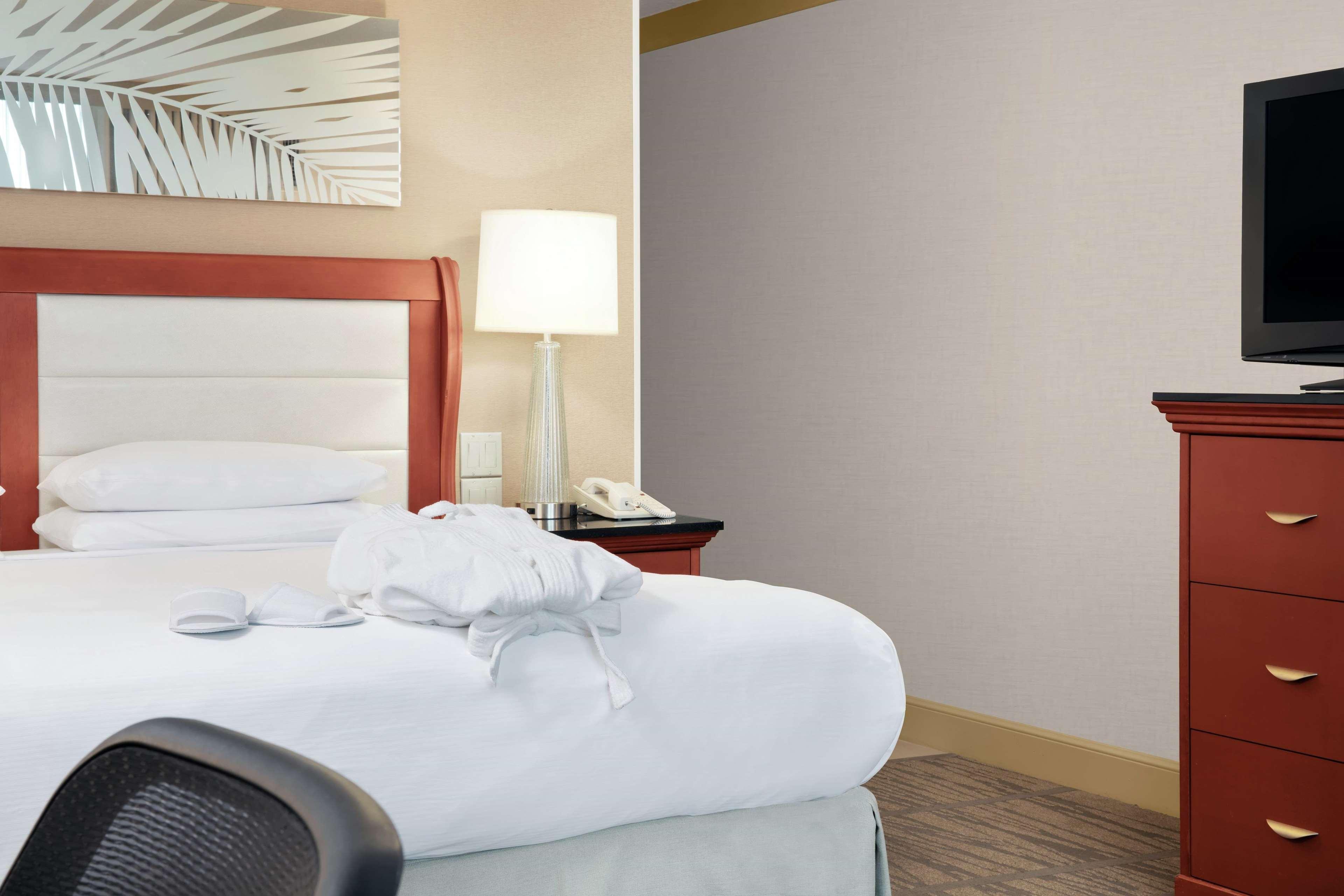 Doubletree By Hilton Miami Airport & Convention Center Hotel Miami Springs