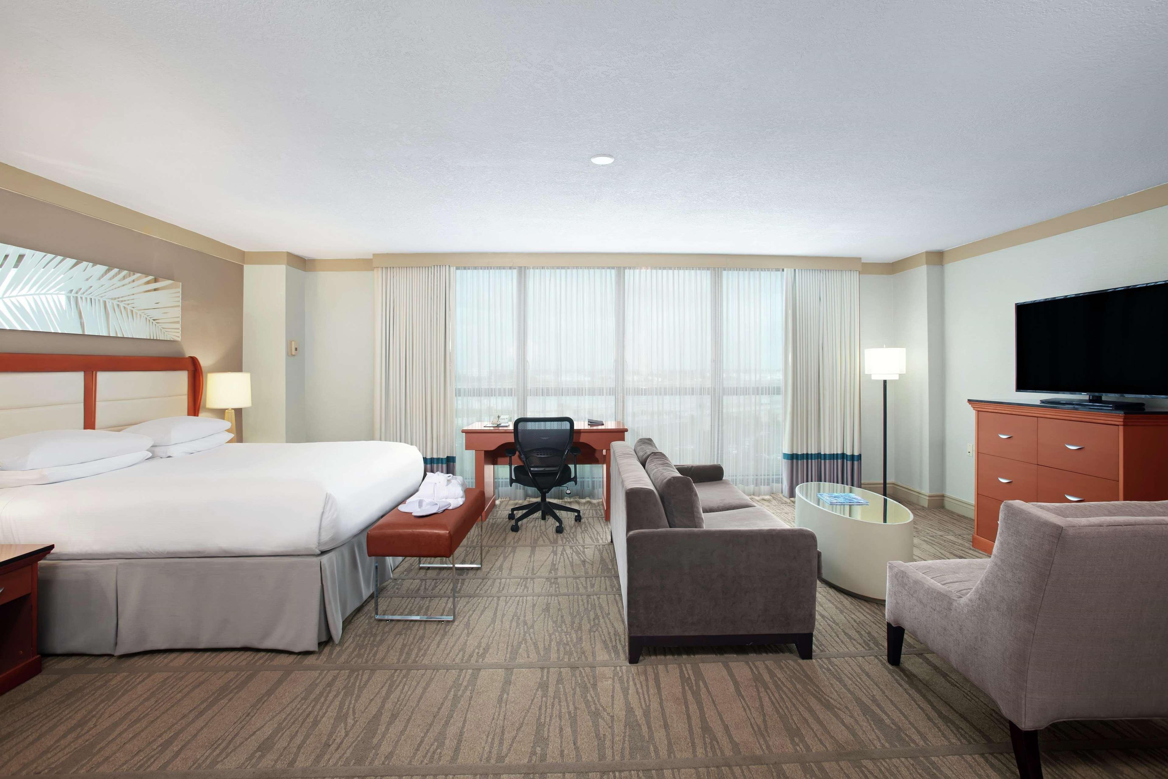 Hotel Doubletree By Hilton Miami Airport & Convention Center Miami Springs