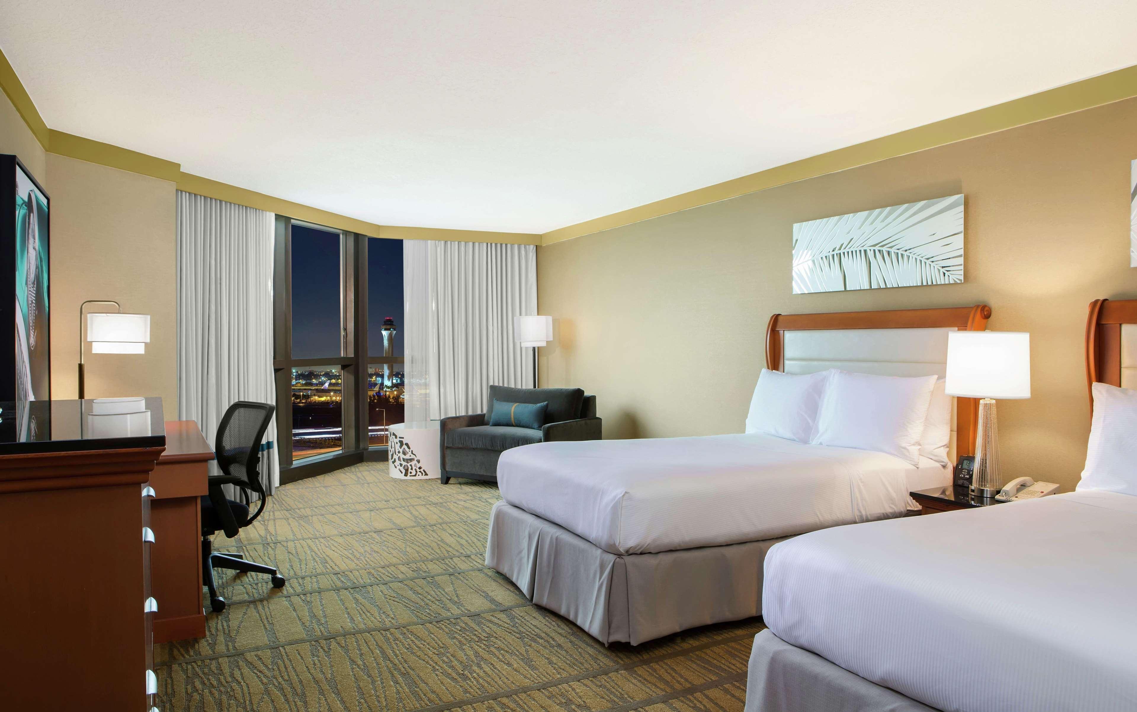 Doubletree By Hilton Miami Airport & Convention Center Hotel 4*