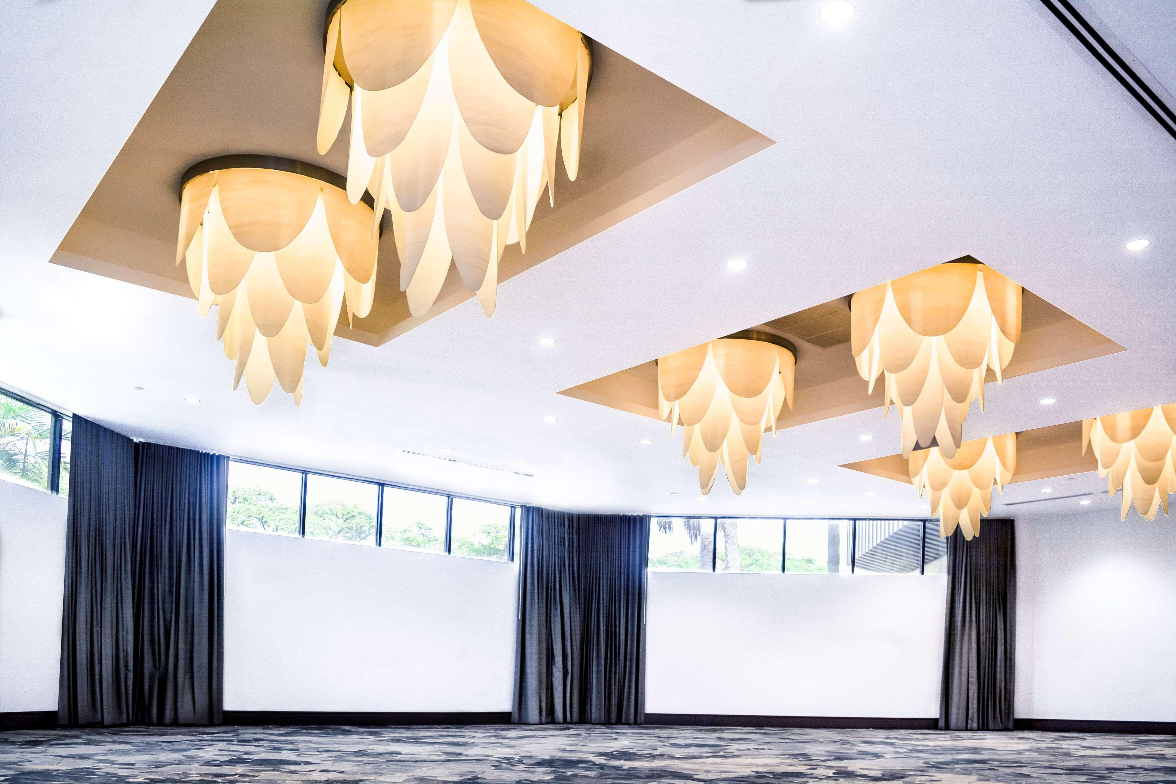 Doubletree By Hilton Miami Airport & Convention Center Hotel 4*