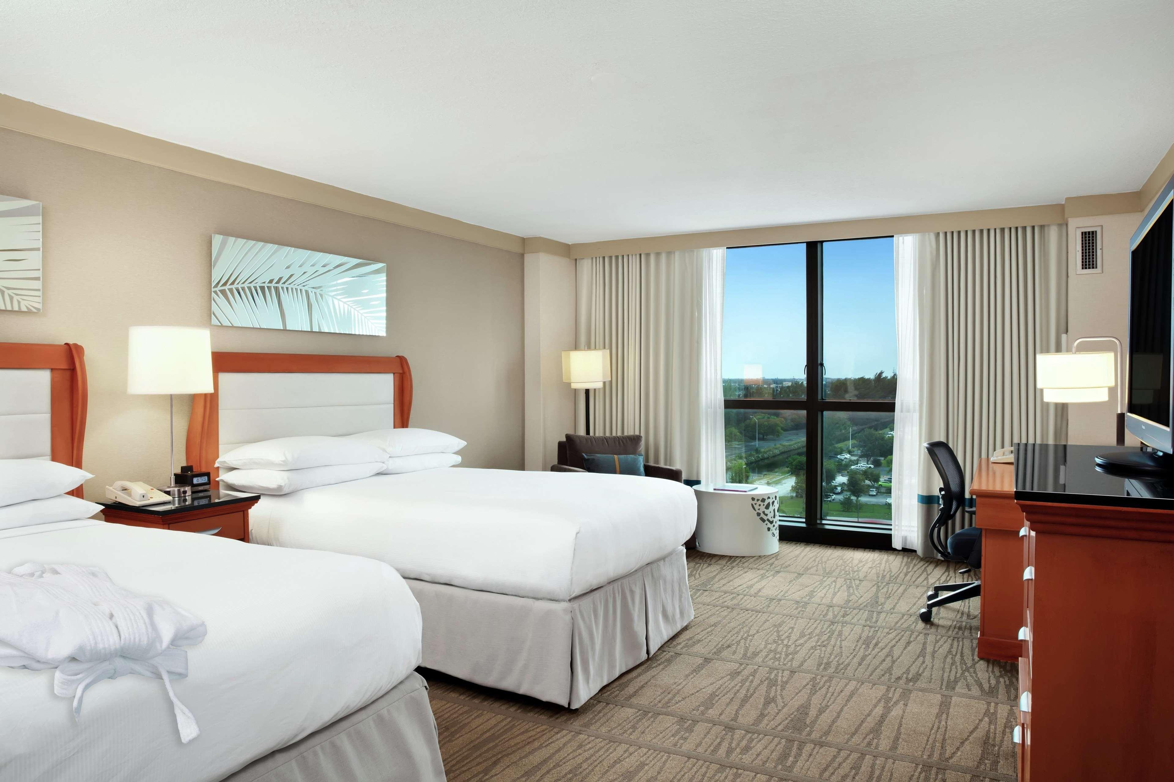 Doubletree By Hilton Miami Airport & Convention Center Hotel