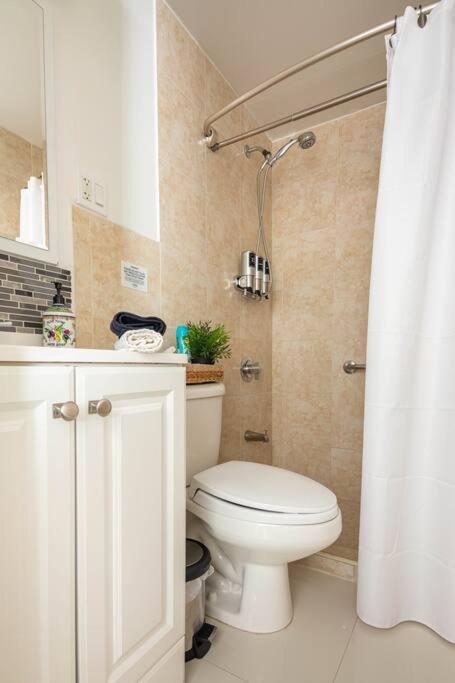 Sleeps 3, Cozy, Boho Style, In The Heart Of -free Parking *
