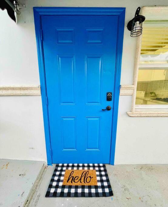 Sleeps 3, Cozy, Boho Style, In The Heart Of -free Parking Apartment *