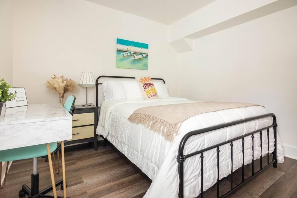 Sleeps 3, Cozy, Boho Style, In The Heart Of -free Parking Miami