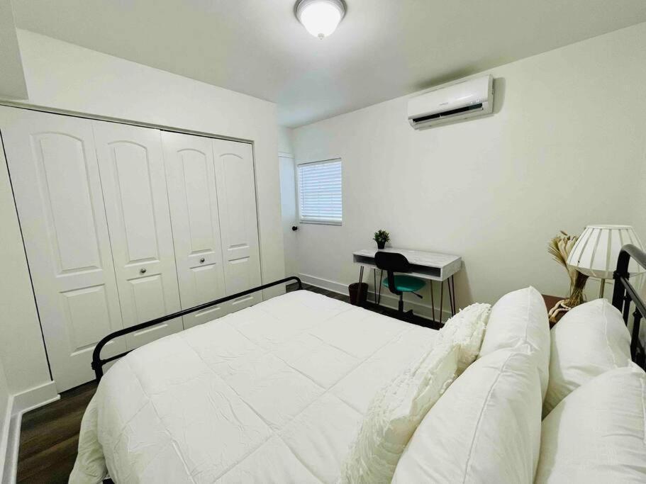 Sleeps 3, Cozy, Boho Style, In The Heart Of -free Parking Miami