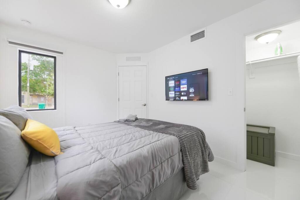 Wonderful Brand New Duplex 3 Bedroom 2,5 Bathrooms With Parking *