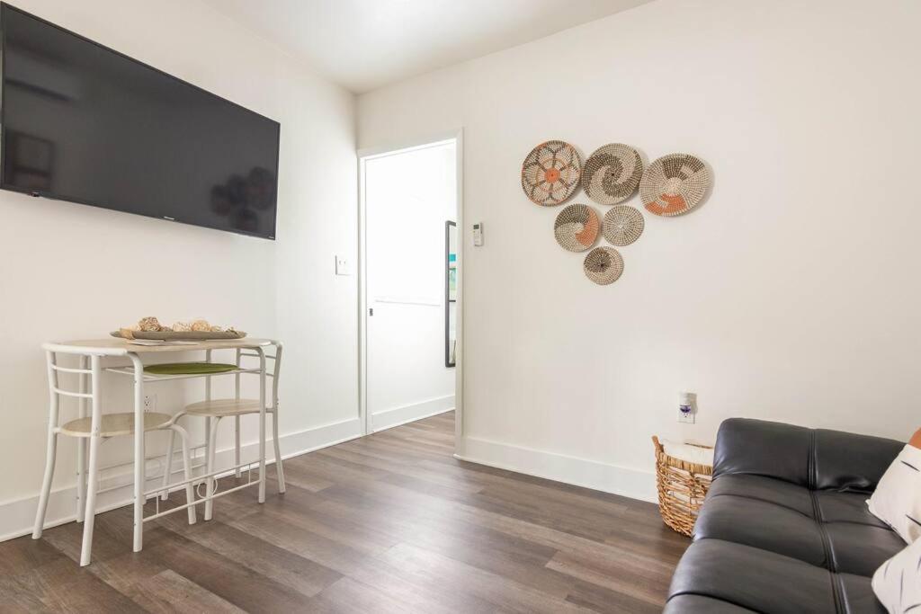 Apartment Sleeps 3, Cozy, Boho Style, In The Heart Of -free Parking Miami