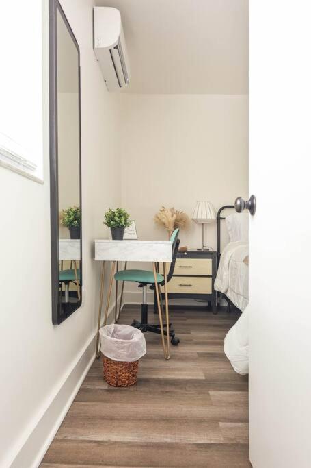 Apartment Sleeps 3, Cozy, Boho Style, In The Heart Of -free Parking