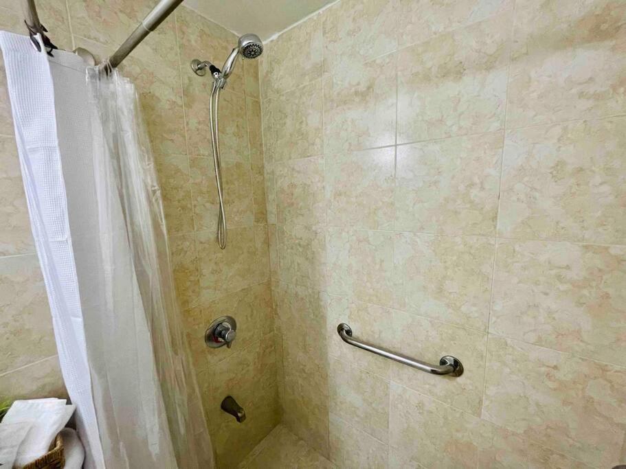Sleeps 3, Cozy, Boho Style, In The Heart Of -free Parking Miami