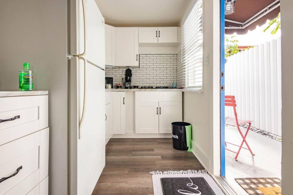 Sleeps 3, Cozy, Boho Style, In The Heart Of -free Parking Apartment